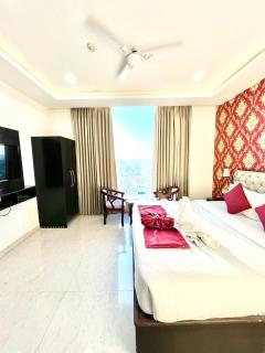 Hotel Lycoris Zirakpur Chandigarh !! Main Highway Hotel ! Lift ! Large Parking ! Premium AC Rooms ! Traveler choice - Zirakpur - 5