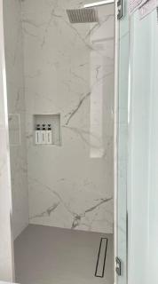 Beach House with Rooftop Jacuzzi - 8