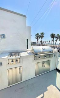Beach House with Rooftop Jacuzzi - 7
