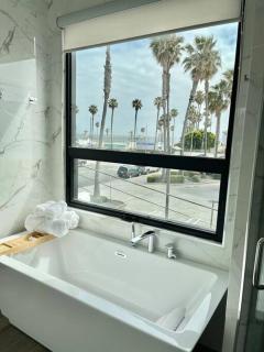 Beach House with Rooftop Jacuzzi - 6