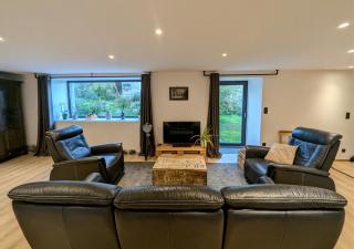 Grande ferme de 250m2 rénovée au charme rustique - 2