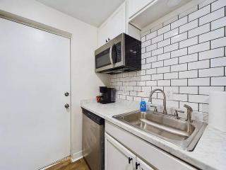 Live Oak Haven near Downtown Cola - 7