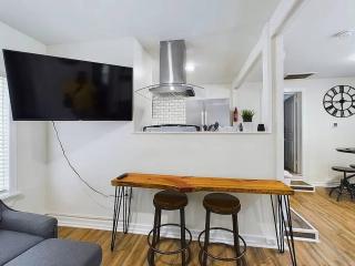 Live Oak Haven near Downtown Cola - 3