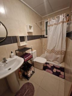 Lovely Beach flat, ground floor, with fast WiFi, AC and Heating - 4