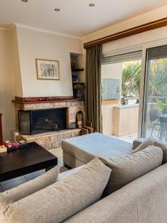 Marousi Escape - 5 mins walking away from Train - Metro - Atene - 7