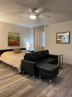 Comfy Studio in South Downtown - San Antonio - 3