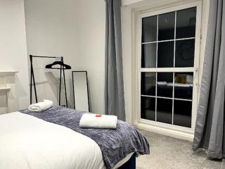 Contemporary Cotham House by Prescott Apartments - Bristol - 3