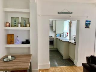 Whitstable Harbour - Superb 2 bed close to sea & town - 3