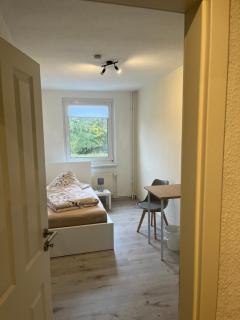 Monteur-Pension N2 - - 9