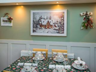 Christmas Cottage - Cheddar - 7