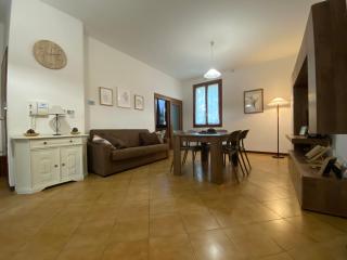 Ampio appartamento vicino all'autodromo - Ample apartment near the racing circuit - 9