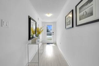 Posh 4 Bed Home with Backyard in Great Location - 6