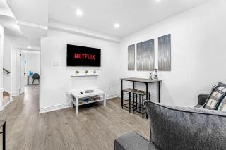 Elegant 3BR Home Near Hospitals Tims Field QEW - Hamilton - 9