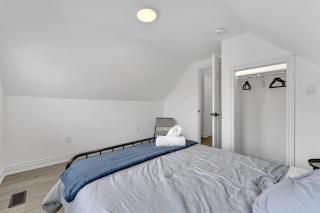 Elegant 3BR Home Near Hospitals Tims Field QEW - Hamilton - 4