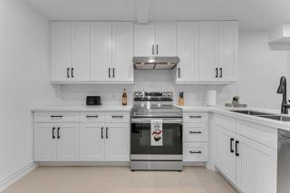 Luxury Comfort 3 BR Near Hospitals Tims Field GO - 8