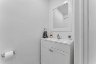 Luxury Comfort 3 BR Near Hospitals Tims Field GO - Hamilton - 2
