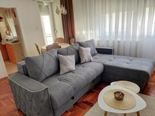 Stan na dan Sara Novi Sad - u blizini centra grada - 5