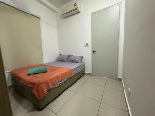 Puchong Condo Free WiFi & Netflix - 5