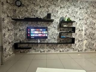 Puchong Condo Free WiFi & Netflix - 3