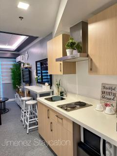 Jimenez Staycation Unit 406 Quirino west tower The Residence at Commonwealth by Century - Manila - 6
