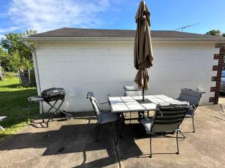 Akron Abode - 2pm Check In & Out - 2