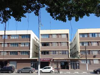 Apartamento com vista pro mar no Centro de Ubatuba - 1 vaga de garagem carro pequeno e médio porte, 2 quartos e cozinha completa - 2