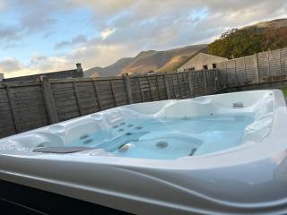 Modern Hot Tub 3 Bed Property - 0
