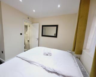 Modern En-Suite Garden View Room - Ashford - 8