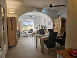 Town Centre Bright & Spacious apt - 6