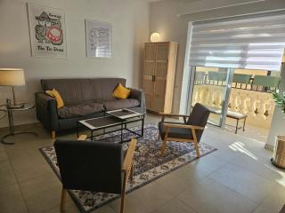 Town Centre Bright & Spacious apt - 5