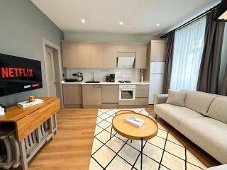 ŞAHİN PERA SUİT2 Great location 2 Br air-conditioned apartment - 3