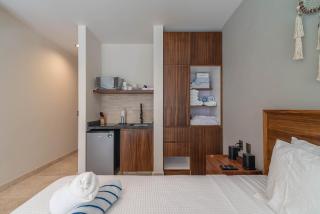 King Suite with Rooftop Pool, Sauna, Gym, Parking - 4