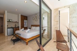 King Suite with Rooftop Pool, Sauna, Gym, Parking - 5