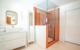 Coconut Cottage - New 4BR Home with Pool - 500m to Beach - 4