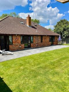 Outstanding 6 Bedroom House Cotton End, Bedford - Bedford - 1