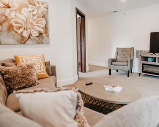 Stunning waterfall with spacious peaceful retreat - - 3