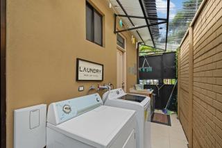 Charming 2 BD Villa with Pool Access - Coco - 1