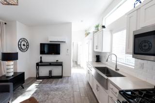 Cottage on Historic Grounds Citrine - 1