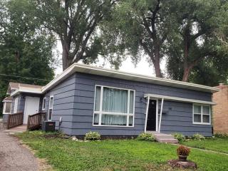 The Peaceful Blue House in Highland - 2