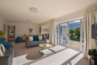 Sunny cottage with lake views - Frankton - 0
