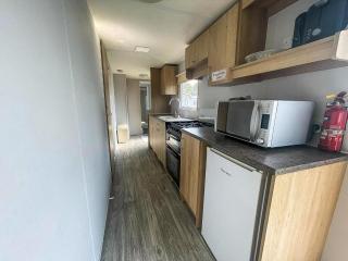 Great 8 Berth Caravan At Seawick Holiday Park, Clacton-On-Sea Ref 27053R - Clacton-on-Sea - 2