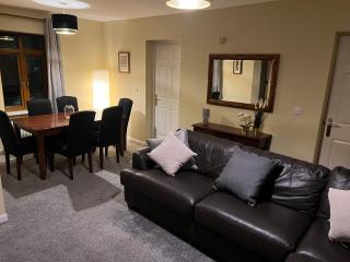 2BR Apartment BT9 with balcony - Belfast - 9
