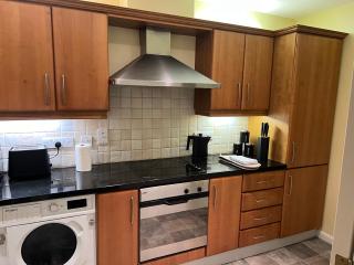 2BR Apartment BT9 with balcony - Belfast - 1