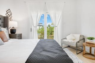 Modern 3BR Near Minute Maid Ensuite & Balcony - Houston - 0