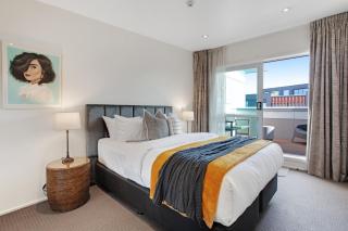 Ponsonby Terrace Apt with Carpark - Sky Tower View - Auckland - 2