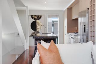 Ponsonby Terrace Apt with Carpark - Sky Tower View - Auckland - 7