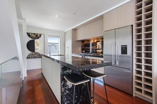 Ponsonby Terrace Apt with Carpark - Sky Tower View - Auckland - 0