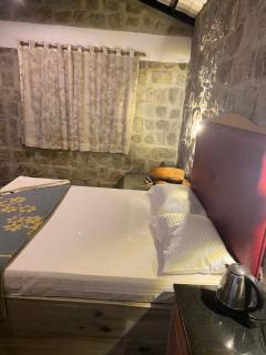 English Rustic Stone Cottage - 6