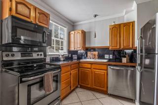 East Hill Oasis Near Beaches & Downtown - 8