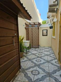 Modern town house with pool and 3 Bdrms - 2